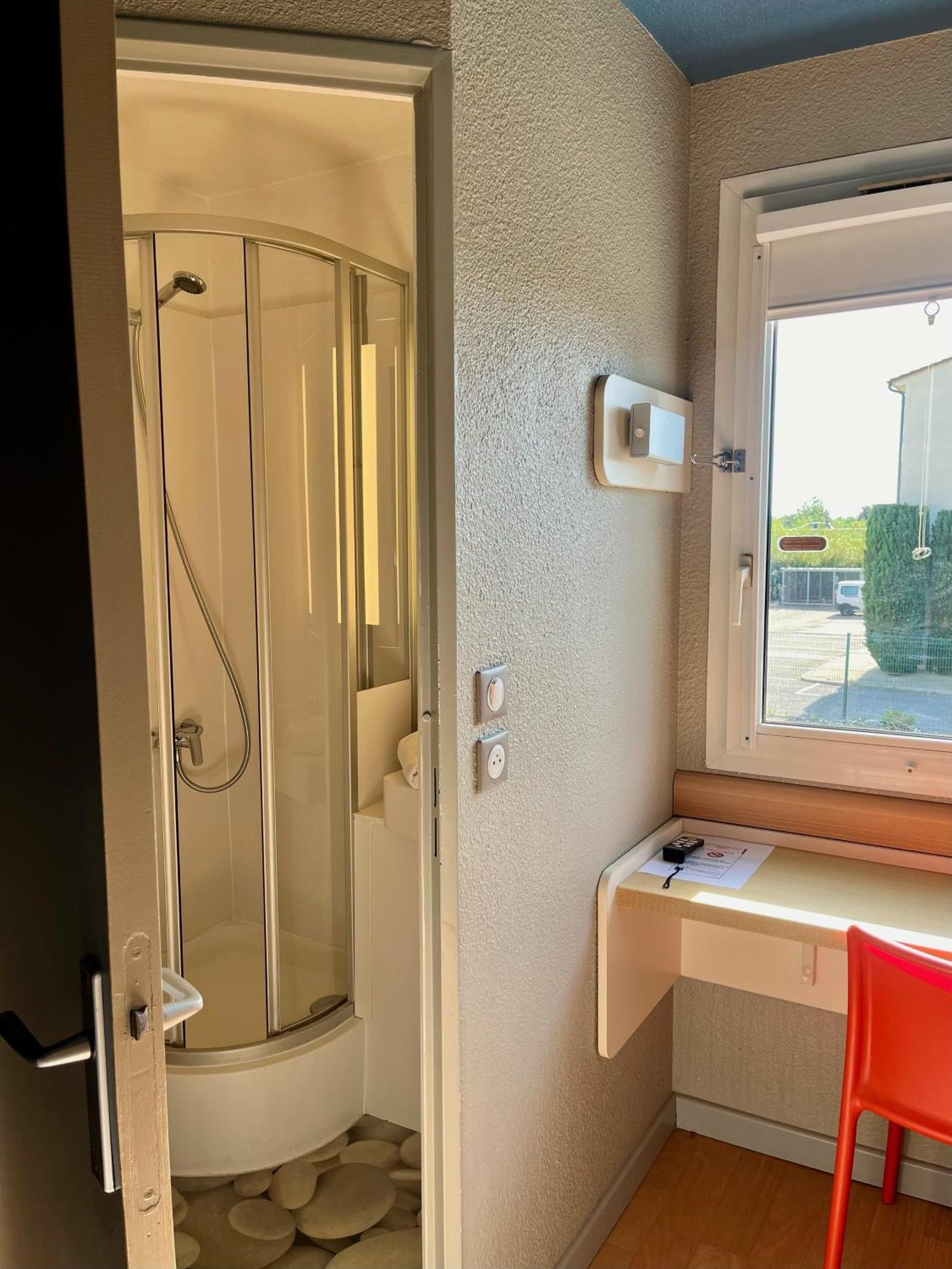 Ibis Budget Arles Sud Fourchon Buitenkant foto